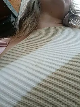 Snapshot of Hannah-colx chatting on June 16, 2:19 pm Hannah-colx online show from June 16, 2:19 pm