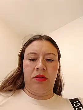 Snapshot of Hannah-colx chatting on June 24, 5:01 pm Hannah-colx online show from June 24, 5:01 pm