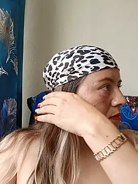 Snapshot of Hannah-colx chatting on July 3, 4:02 pm Hannah-colx online show from July 3, 4:02 pm