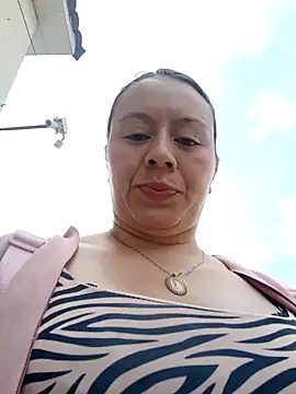 Snapshot of Hannah-colx chatting on July 8, 3:27 pm Hannah-colx online show from July 8, 3:27 pm