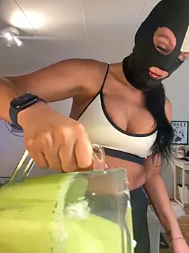 Snapshot of swedishbaddie chatting on September 21, 3:35 pm swedishbaddie online show from September 21, 3:35 pm