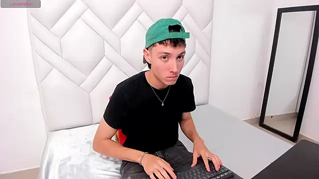 LittleDanny  online show from November 3, 7:37 pm