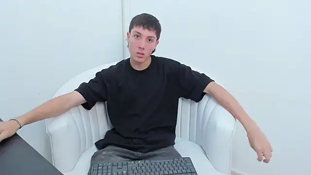 LittleDanny  online show from November 12, 3:56 pm