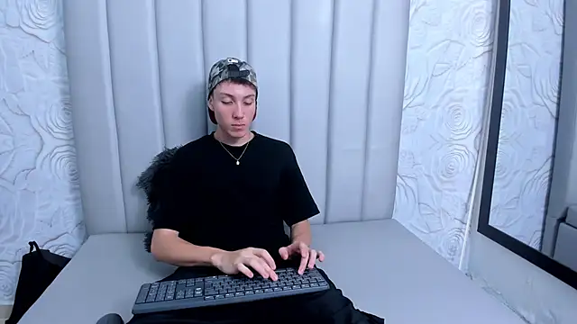 LittleDanny  online show from December 1, 6:02 pm