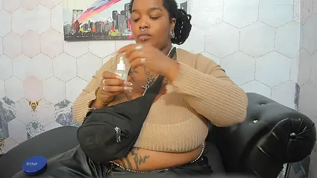 Anaa Fuentess online show from April 8, 11:43 am