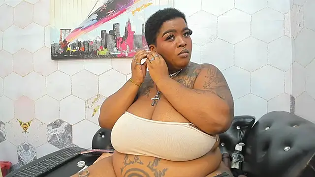 Snapshot of Anaa_Fuentess chatting on May 11, 2:45 pm Anaa Fuentess online show from May 11, 2:45 pm
