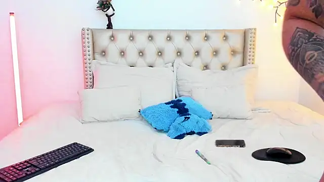 LenaStylesOA online show from March 29, 10:10 pm