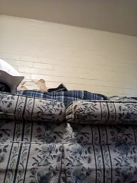 jizzyglizzy92 online show from February 14, 9:55 pm