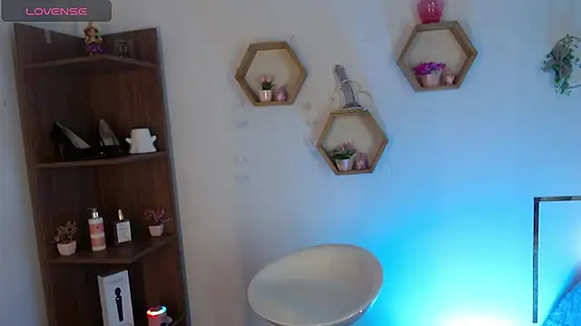 AuroraHans1 online show from April 7, 12:00 am