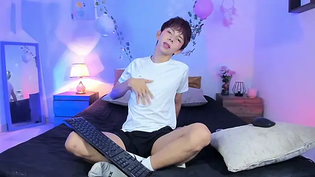 Hyunjin Son online show from April 28, 3:17 pm