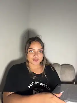 Snapshot of AnnyLopezzz_ chatting on April 25, 7:11 am AnnyLopezzz online show from April 25, 7:11 am