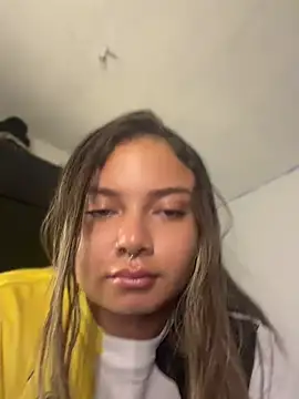 Snapshot of AnnyLopezzz_ chatting on May 10, 9:14 am AnnyLopezzz online show from May 10, 9:14 am