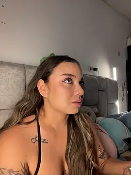 Snapshot of AnnyLopezzz_ chatting on June 8, 6:25 am AnnyLopezzz online show from June 8, 6:25 am