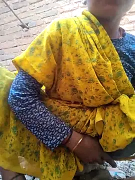 Idhika Handoo online show from April 17, 4:15 am