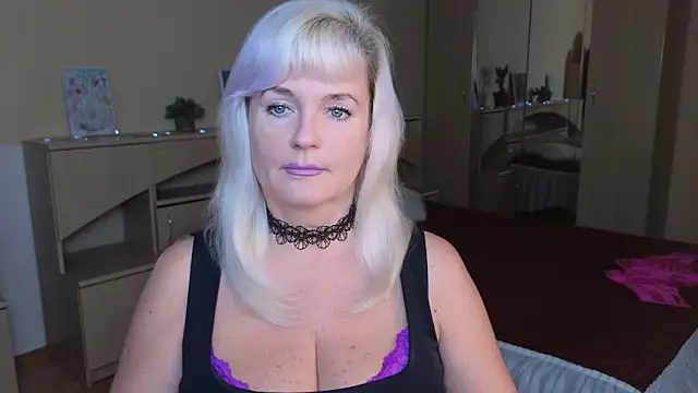 Snapshot of Vina_Vision chatting on November 2, 12:18 pm Vina Vision online show from November 2, 12:18 pm