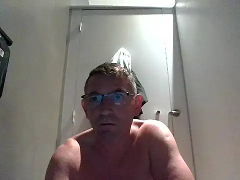 Snapshot of IMGTomi chatting on April 15, 10:11 am IMGTomi online show from April 15, 10:11 am