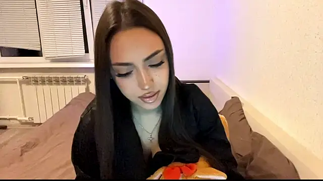 Leaf Unto online show from November 15, 2:24 pm