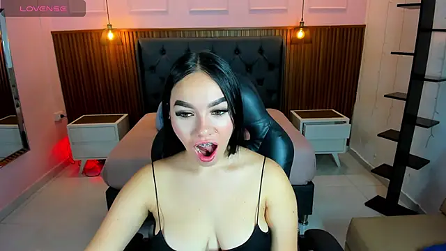 MOLLYSPENCER1 online show from May 27, 6:49 pm