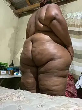 Curvycandy95 online show from April 7, 7:14 pm