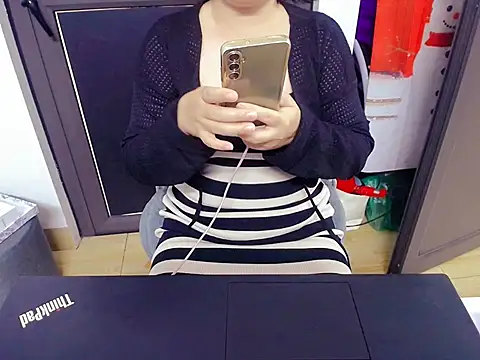 Snapshot of Phuong_Myy chatting on November 16, 8:09 am Phuong Myy online show from November 16, 8:09 am