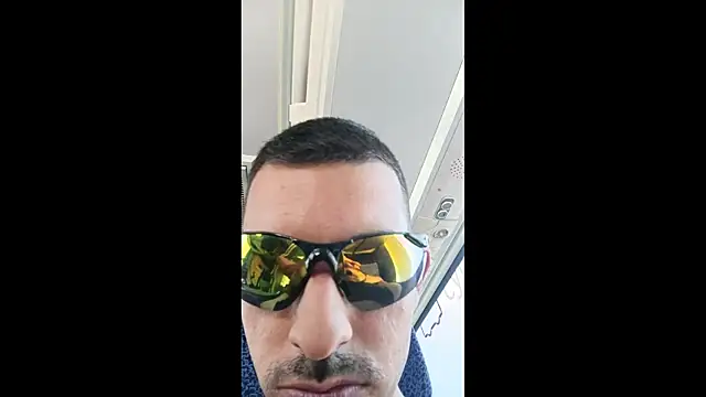 Snapshot of Greek_crazy_couple chatting on October 1, 9:04 am Greek crazy couple online show from October 1, 9:04 am