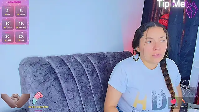 Snapshot of _honey12 chatting on October 22, 1:33 pm honey12 online show from October 22, 1:33 pm