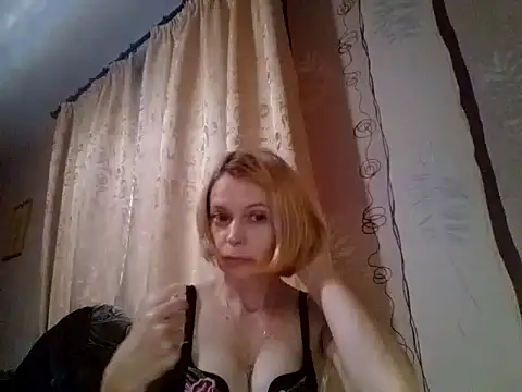 LiluXRose online show from October 20, 1:33 pm