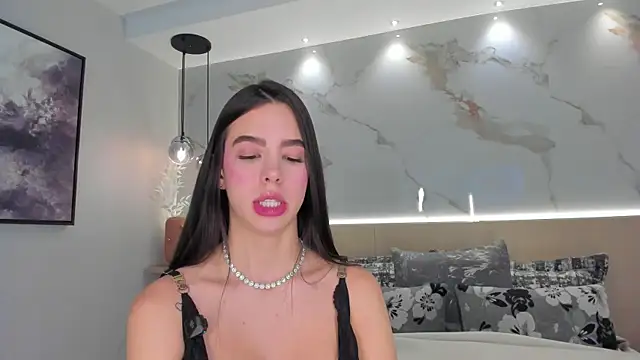 Snapshot of SolAvelar chatting on June 7, 11:19 pm SolAvelar online show from June 7, 11:19 pm