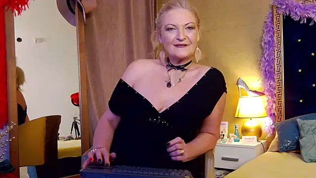 Snapshot of Allura_Jenson chatting on June 13, 9:24 pm Allura Jenson online show from June 13, 9:24 pm