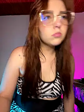 CoraVibes online show from November 5, 7:36 pm