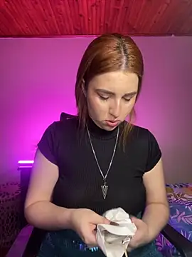 CoraVibes online show from November 10, 11:42 am