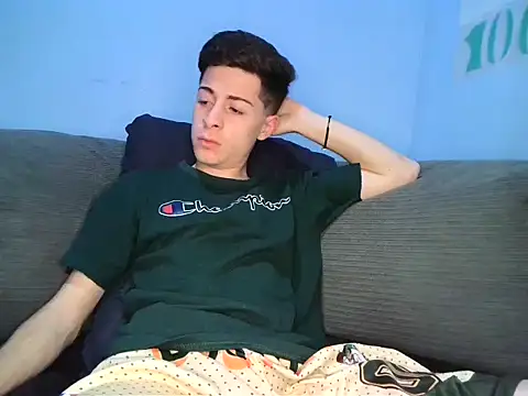 Snapshot of Newbrian20 chatting on October 9, 9:24 pm Newbrian20 online show from October 9, 9:24 pm