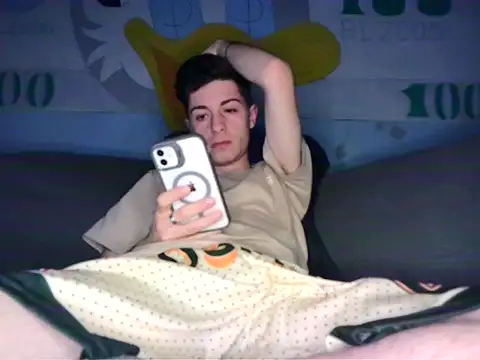 Snapshot of Newbrian20 chatting on October 17, 9:28 pm Newbrian20 online show from October 17, 9:28 pm