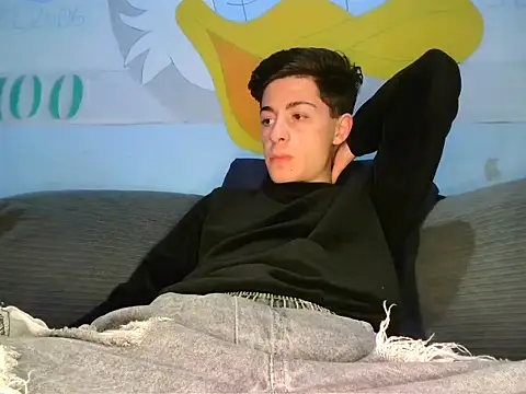 Snapshot of Newbrian20 chatting on October 28, 10:45 pm Newbrian20 online show from October 28, 10:45 pm