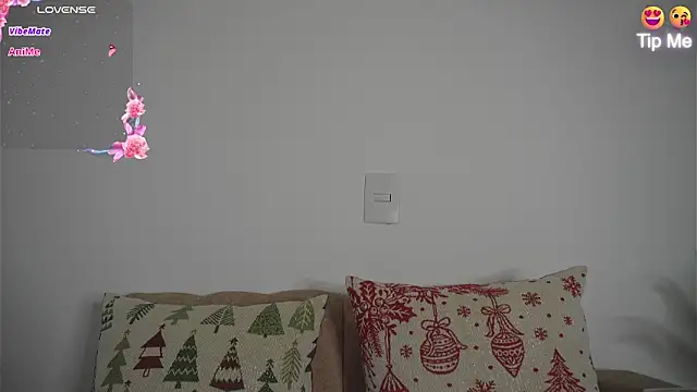 Roxybeautyy online show from January 13, 9:47 am