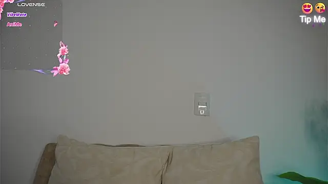 Roxybeautyy online show from April 4, 9:23 pm