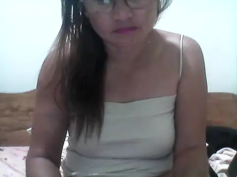 nathalie0045 online show from April 3, 9:46 pm