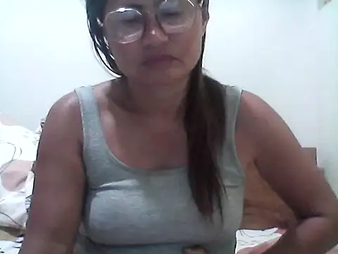Snapshot of nathalie0045 chatting on July 7, 10:25 pm nathalie0045 online show from July 7, 10:25 pm