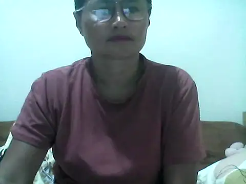 Snapshot of nathalie0045 chatting on July 9, 9:24 am nathalie0045 online show from July 9, 9:24 am