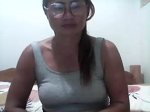 Snapshot of nathalie0045 chatting on July 22, 10:51 am nathalie0045 online show from July 22, 10:51 am
