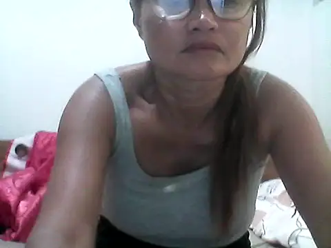 Snapshot of nathalie0045 chatting on July 22, 10:56 pm nathalie0045 online show from July 22, 10:56 pm
