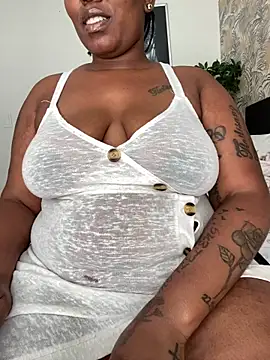 Snapshot of fatpussydallx chatting on May 9, 11:04 am fatpussydallx online show from May 9, 11:04 am