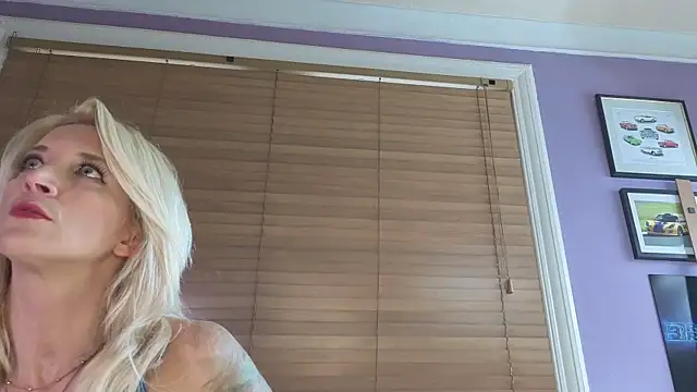 Snapshot of SereneXX chatting on June 17, 9:34 am SereneXX online show from June 17, 9:34 am