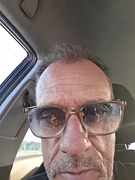 Snapshot of Nikolis77 chatting on April 29, 4:11 pm Nikolis77 online show from April 29, 4:11 pm