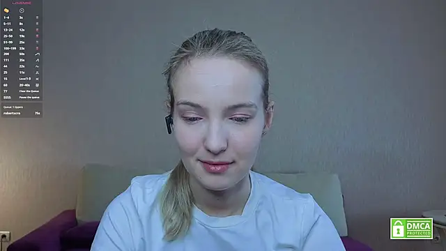 Snapshot of HongTomczak chatting on June 11, 7:06 am HongTomczak online show from June 11, 7:06 am