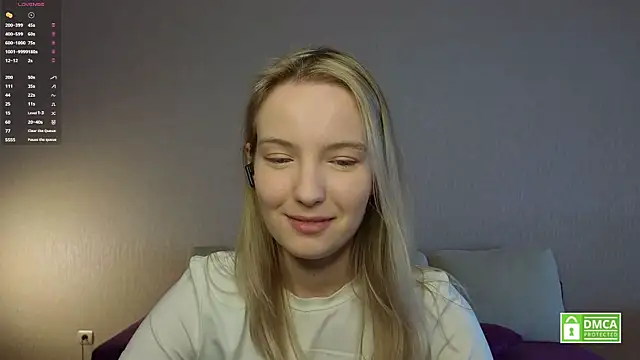 Snapshot of HongTomczak chatting on June 14, 7:43 am HongTomczak online show from June 14, 7:43 am