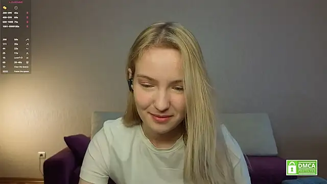 Snapshot of HongTomczak chatting on June 18, 7:52 am HongTomczak online show from June 18, 7:52 am