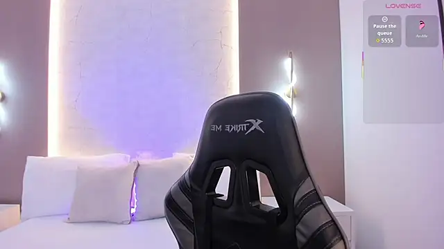 emily tolson online show from December 18, 7:09 pm