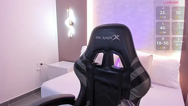 emily tolson online show from December 19, 12:12 pm