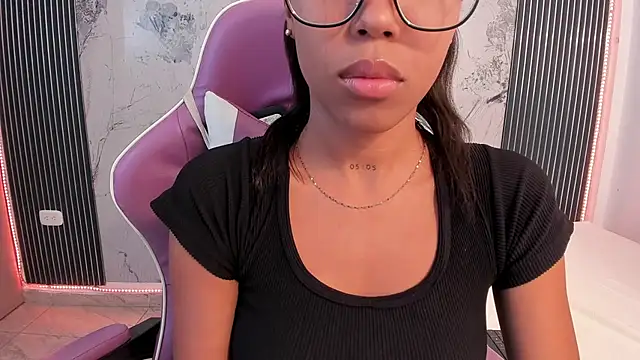 Snapshot of Mia_Duarte1 chatting on June 25, 7:18 pm Mia Duarte1 online show from June 25, 7:18 pm